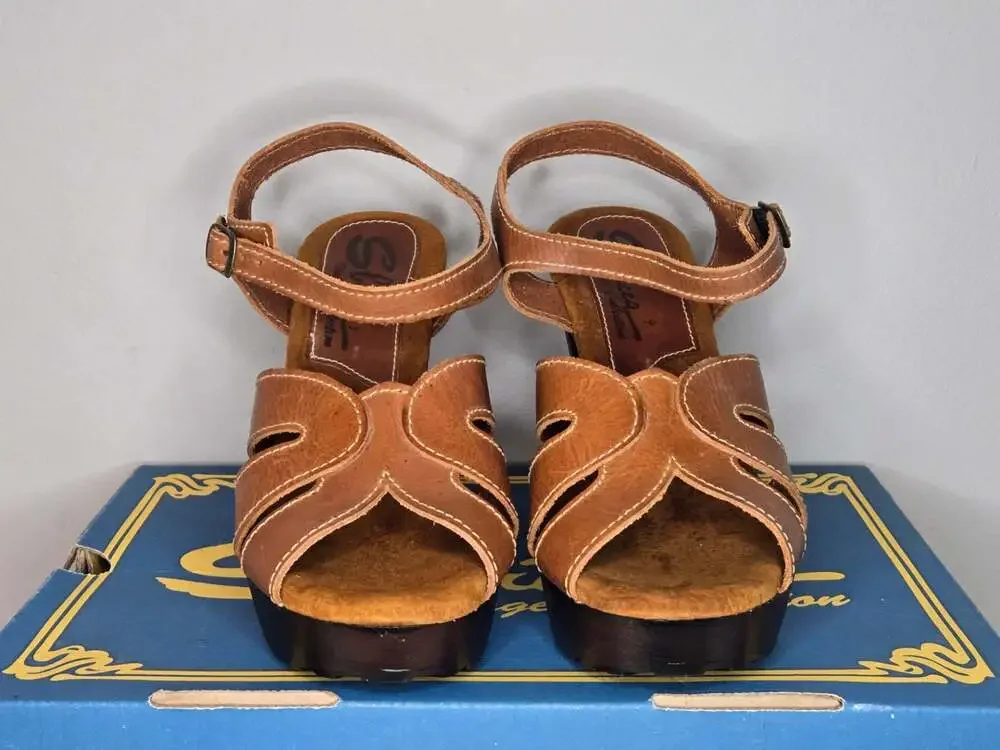 Sbicca Vintage Collection Brown Leather Ankle Strap Platform Heels Women’s 9